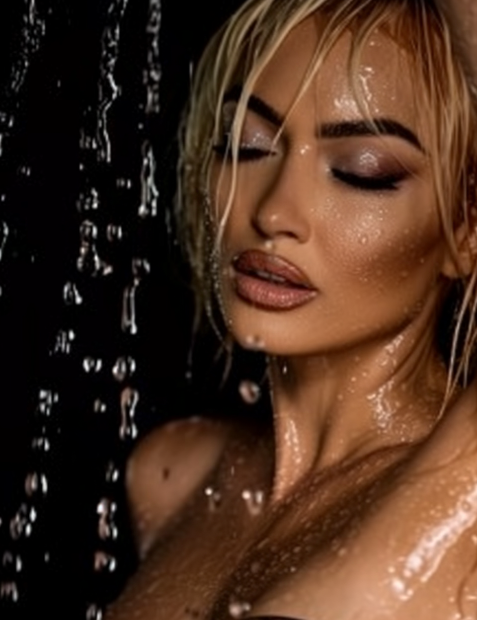 reallynotsurennnjjjjjjkj_close_up_of_amber_rose_in_the_rain_loo_cd85aa62-fbbe-4f3c-a184-3f86f308749f.PNG